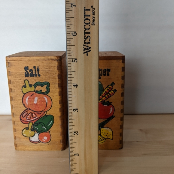 Vintage Wooden Salt and Pepper Shakers 5" - Picture 10 of 11